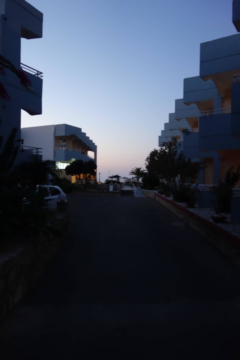 Zischen den Zimmern, Innenseite Hotel Kathrin Beach