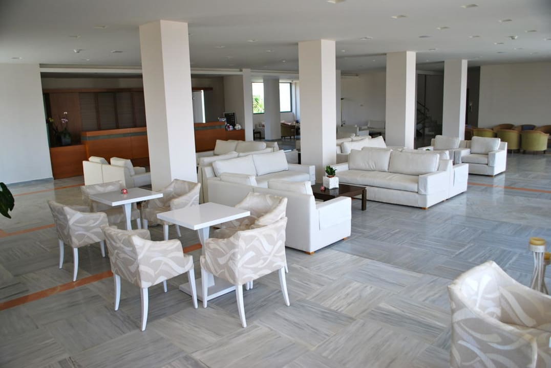 WLAN im gesamten Lobbybereich Maritimo Beach Hotel