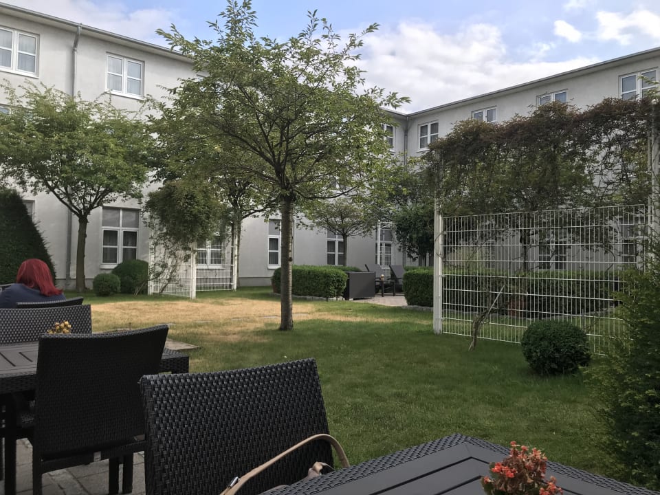 "Gartenanlage" Hotel NH Frankfurt Airport (Kelsterbach) • HolidayCheck