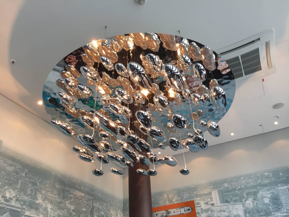 Lampe im Frühstücksbereich Motel One Köln Waidmarkt