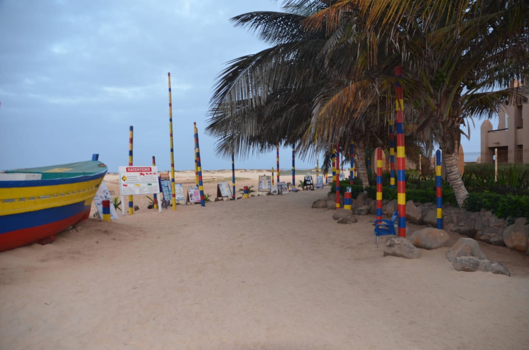 Hotelausgang zum Strand Hotel Riu Cabo Verde