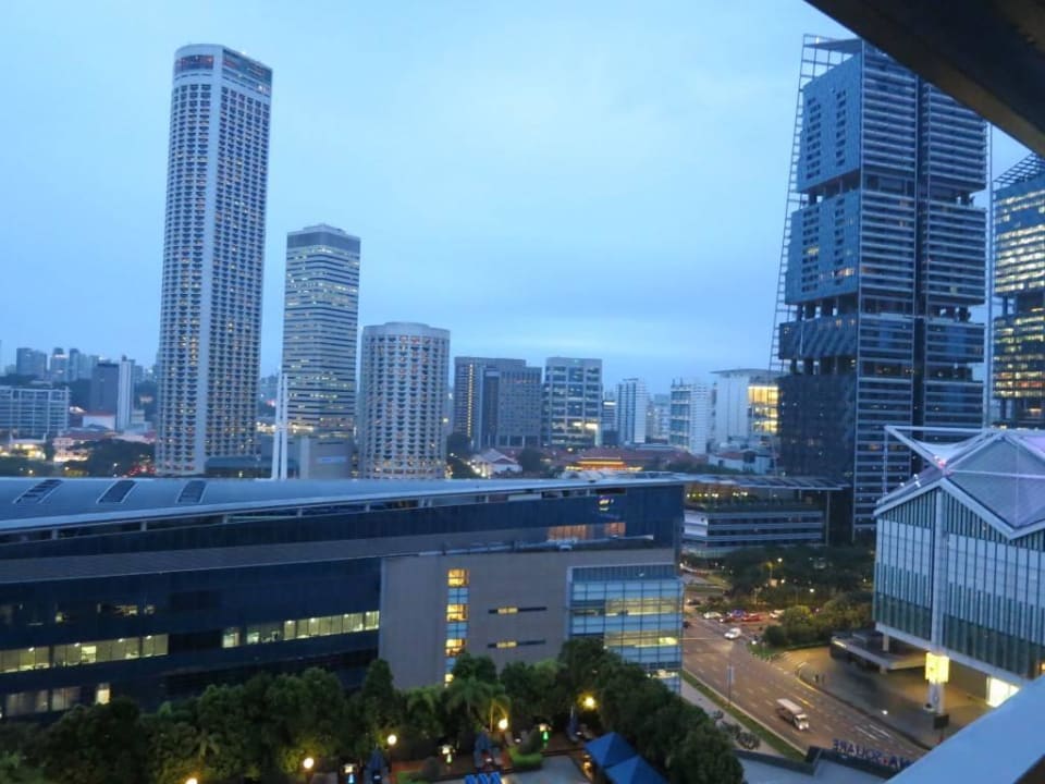 Ausblick Richtung Pool Parkroyal Collection Marina Bay