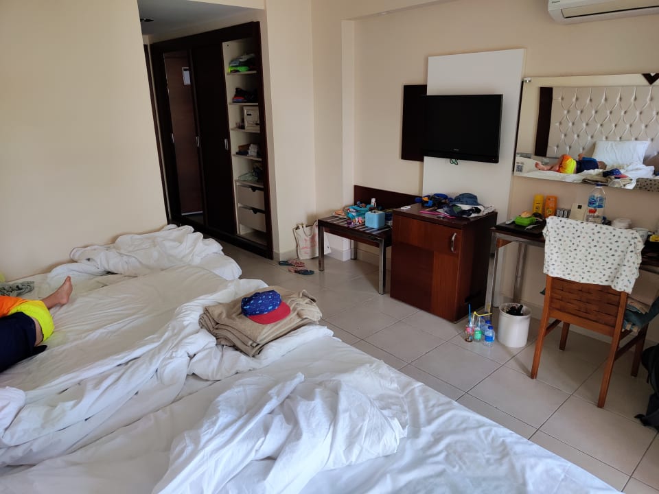 Sonstiges Kamelya Aishen Club