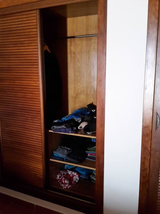 Kleiner Kleiderschrank ohne ausreichende Ablageflä TUI MAGIC LIFE Fuerteventura