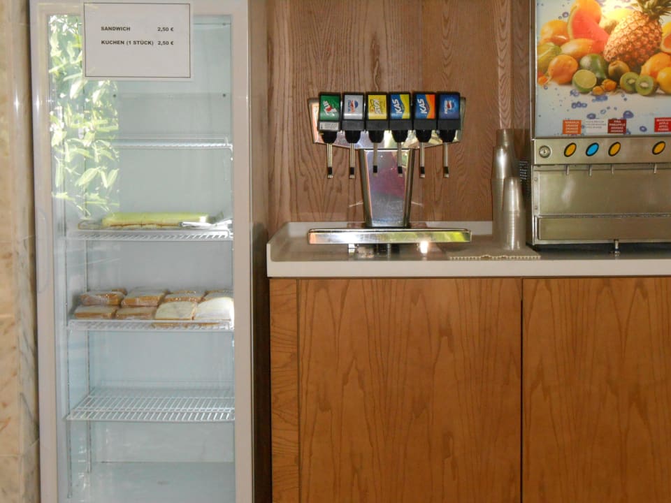 Snack R2 Veronica Beach Hotel