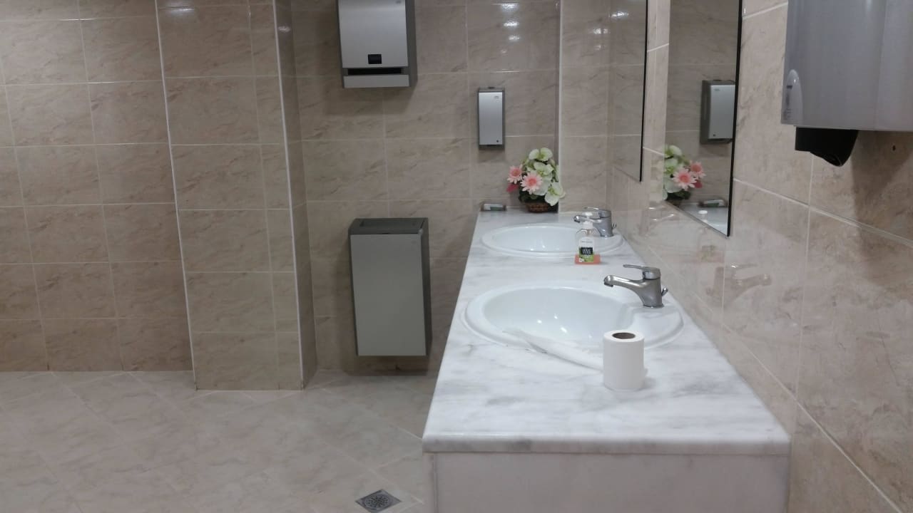 Öffentliche Klos im Hotel Hotel Tigaki Beach