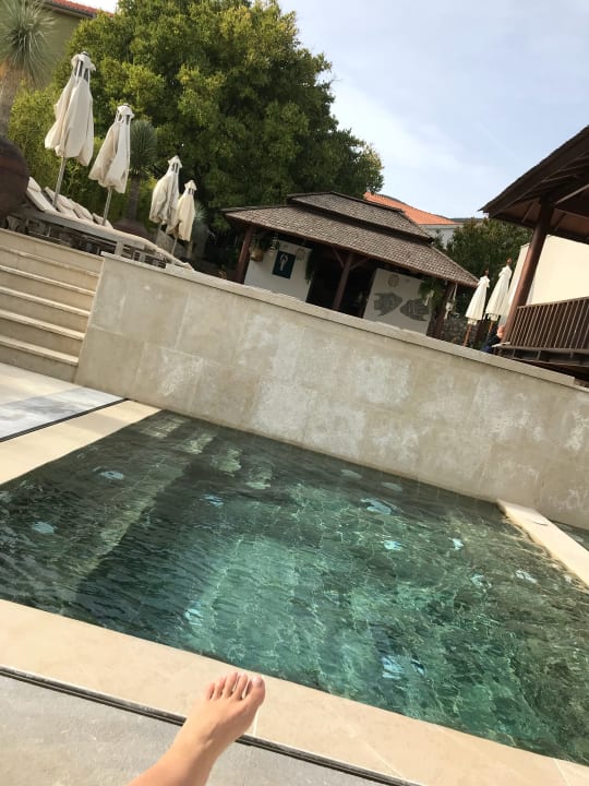 Whirlepool Galboka Residence