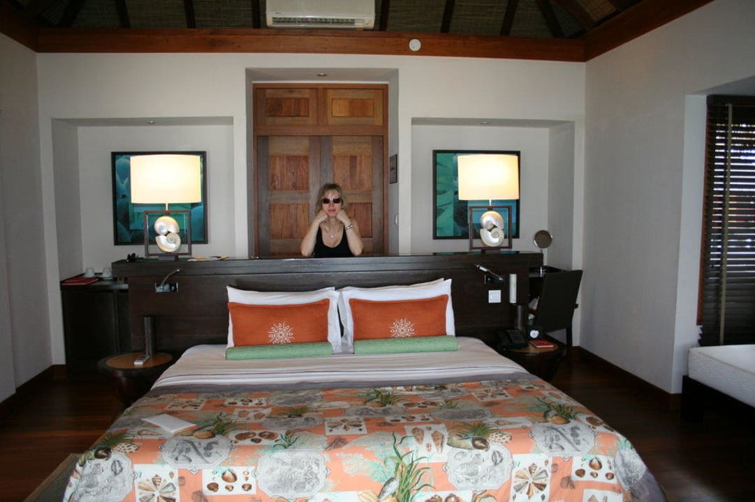 Zimmer im Wasserbungalow LUX South Ari Atoll