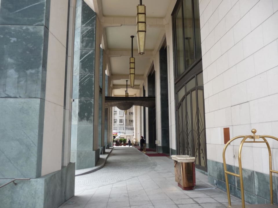 Hotelauffahrt Hotel Harbour Grand Hong Kong