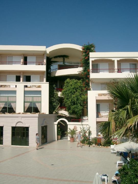 Blick zum Nebeneingang des Hotels Rethymno Palace