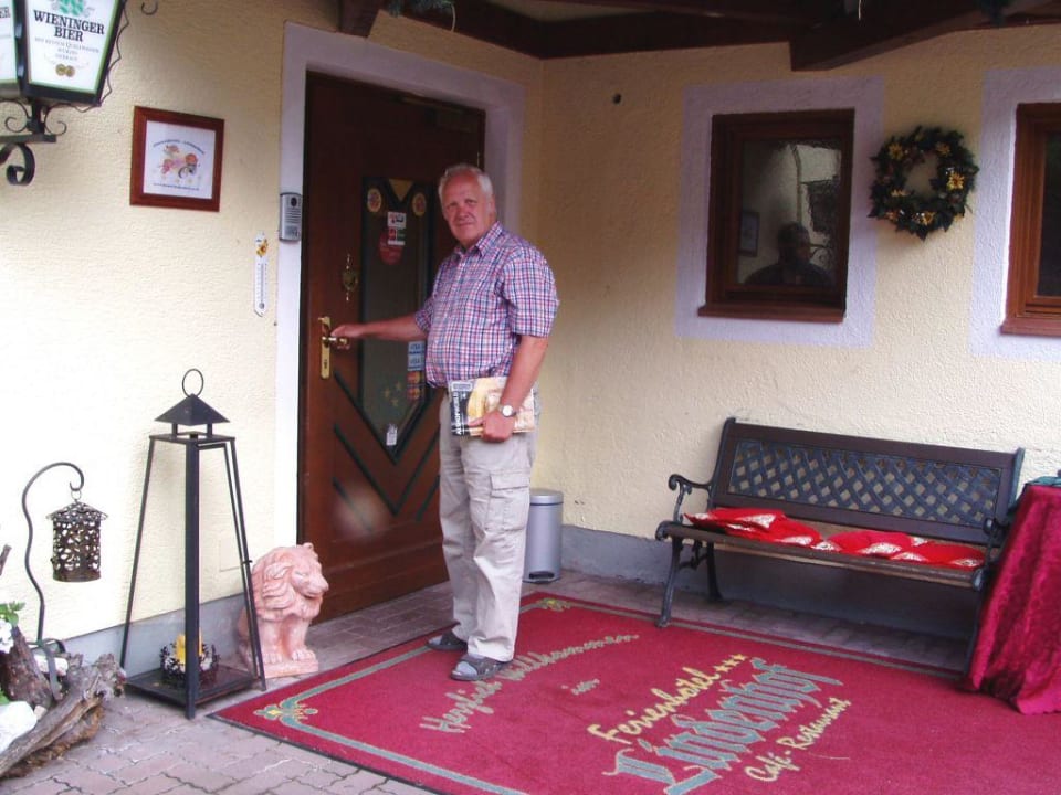 Voordeur hotel Hotel Lindenhof