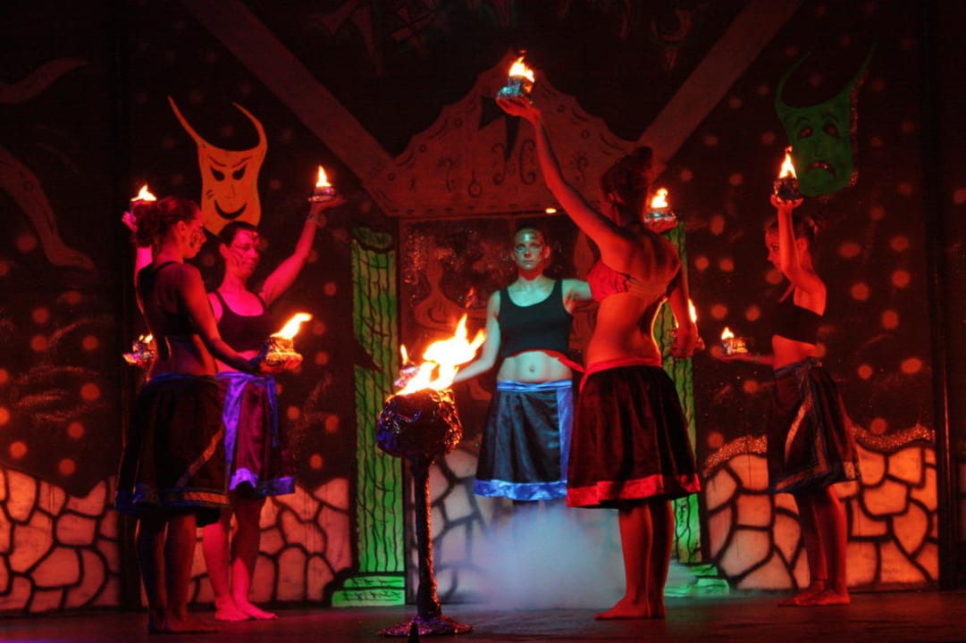 Show Club Turtas Beach Hotel