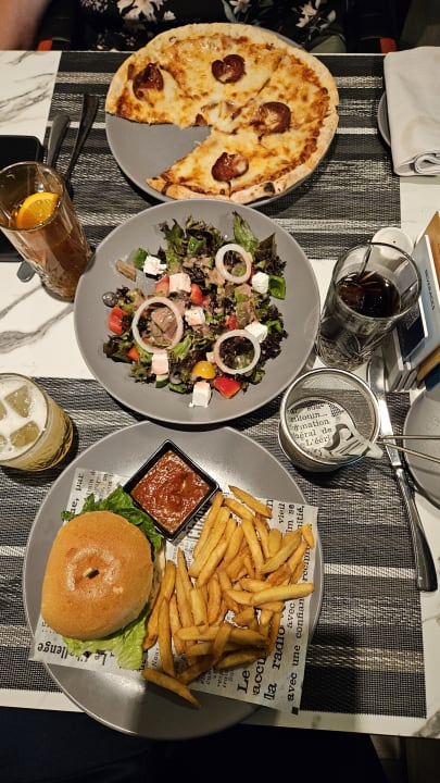 Gastro Rose Rayhaan by Rotana