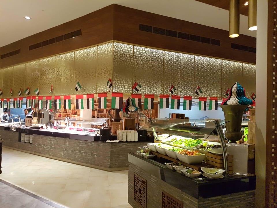 Büffet DoubleTree by Hilton Resort & Spa Marjan Island