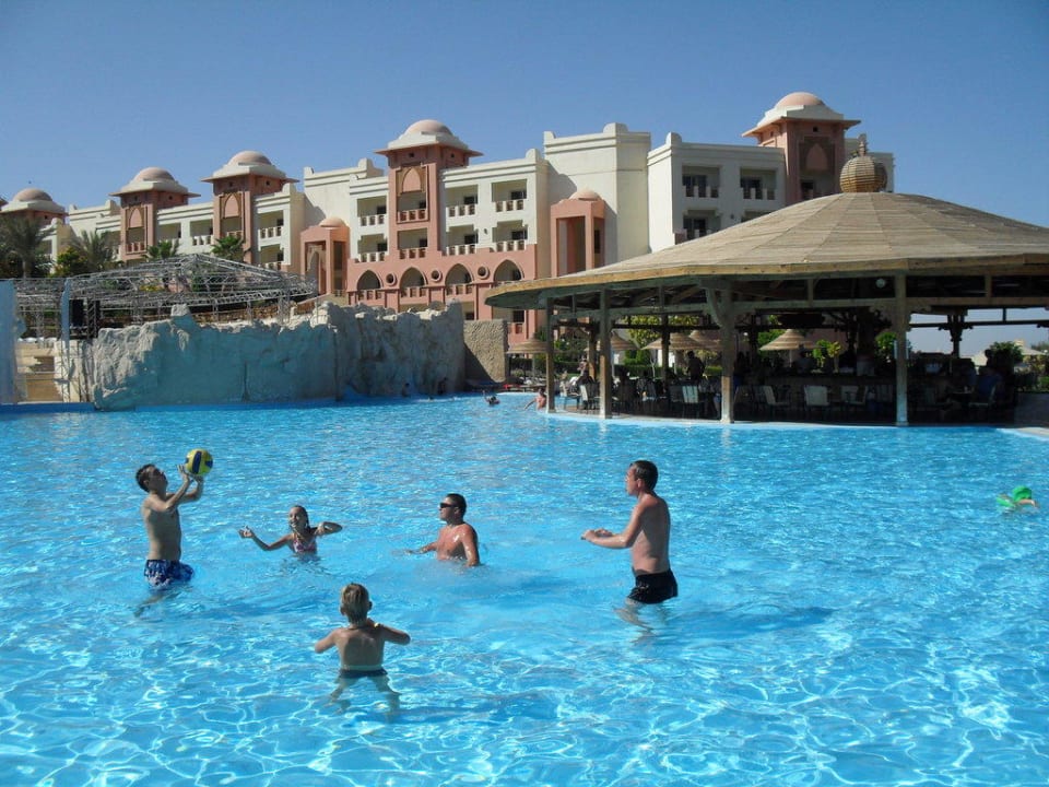 Классный  бассейн Serenity Alpha Beach