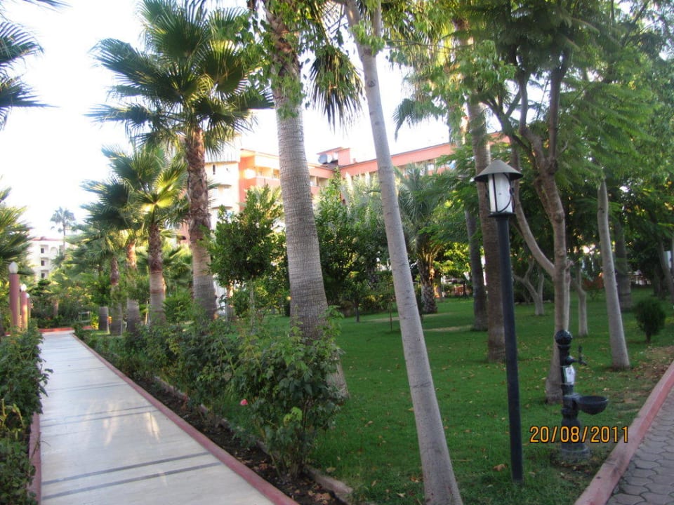 Gartenanlage Richtung Strand Saphir Hotel & Villas