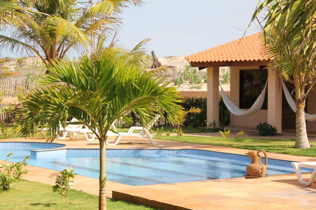 Back garden pool Pousada Surf Village