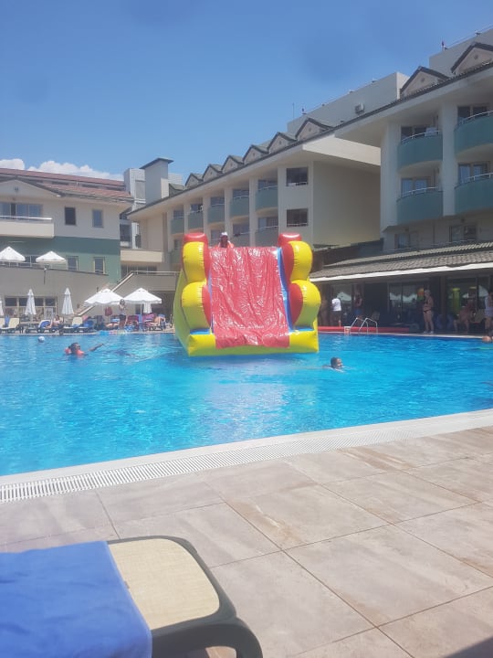 Pool Side Breeze Hotel