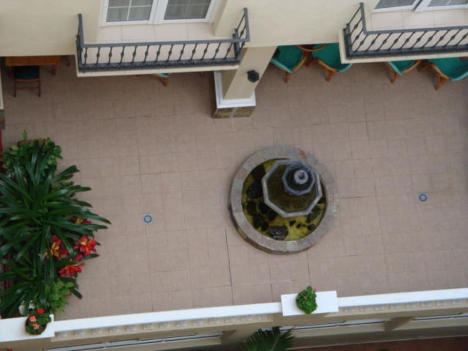 Innenhof Esssaal Hotel Marte