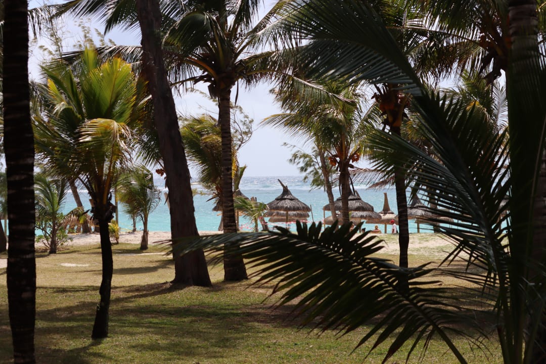 Ausblick Crystals Beach Resort Belle Mare, a member of Radisson Individuals