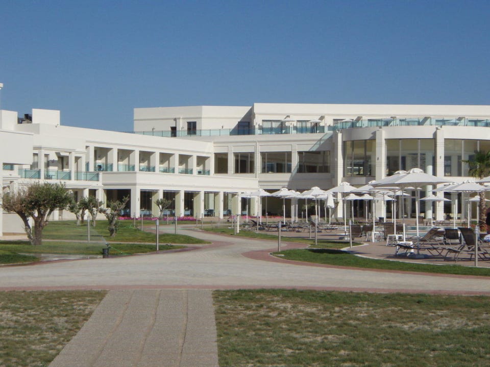 Weg vom Strand zum Hotel Apollo Blue
