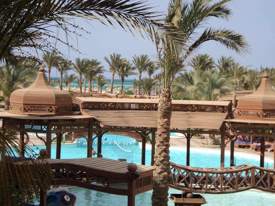 Вид сверху на бассейны Riviera Aqua Park Resort