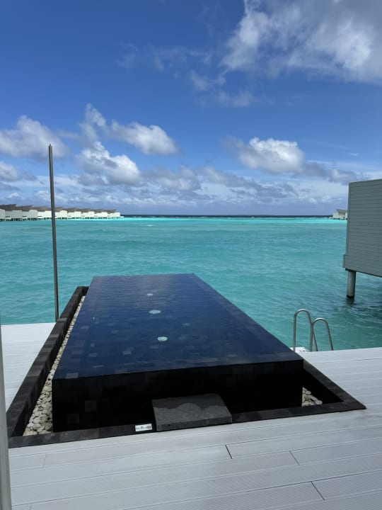 Pool Kuredhivaru Resort and Spa, Maldives