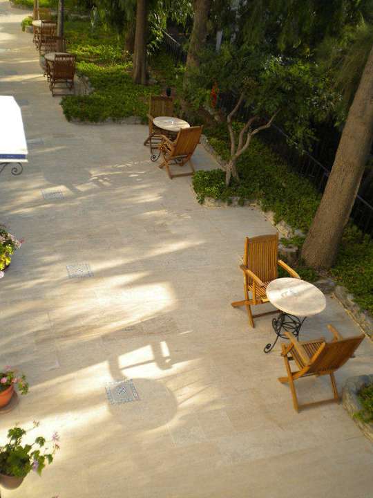 Vor den Zimmern Comca Manzara