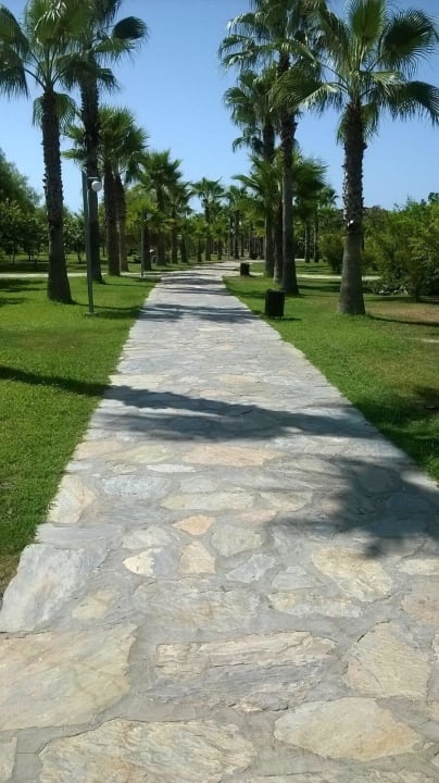 Weg zum Strand Club Grand Side