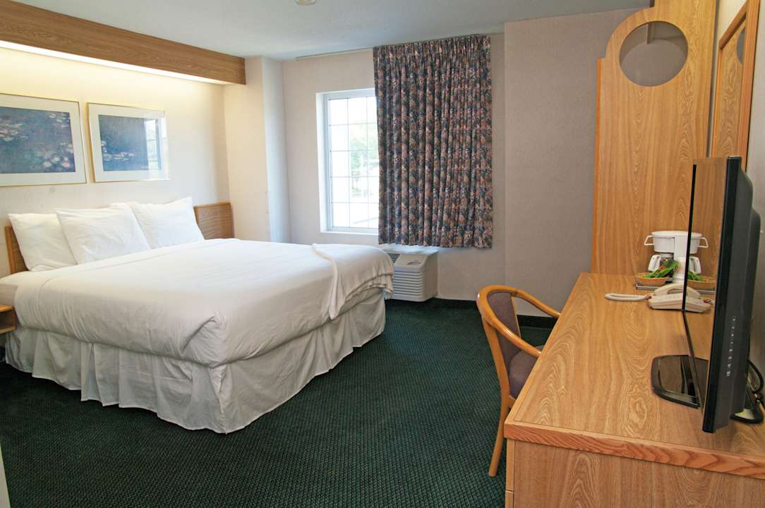 King Deluxe with No Lake View Charlevoix Inn & Suites, SureStay Collection by Best Western