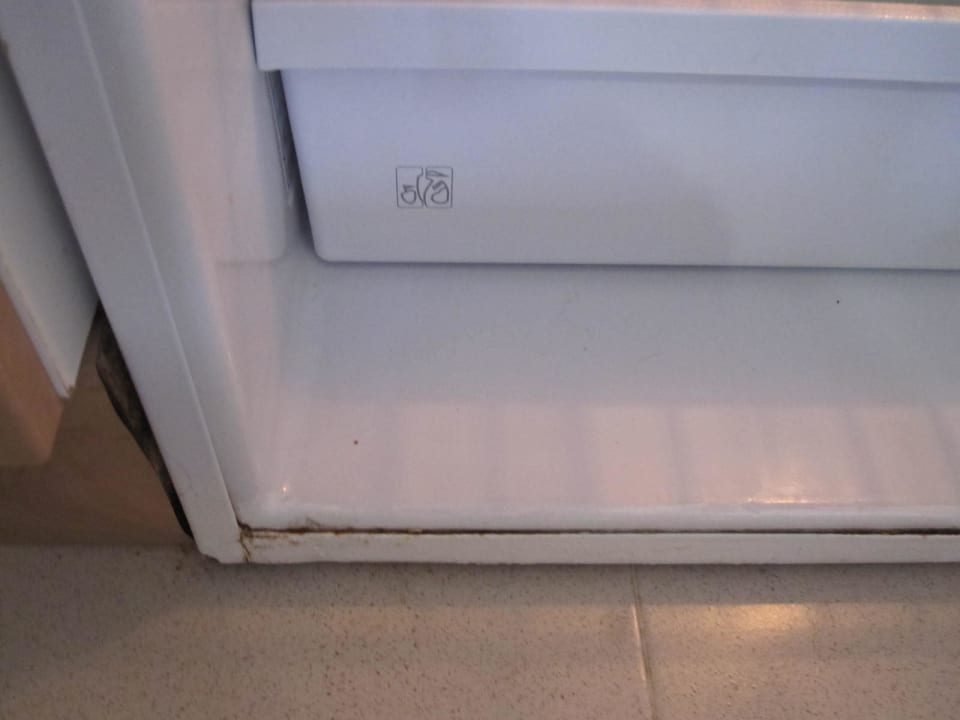 Kühlschrank mit überpinseltem Rost Alcudia Garden Aparthotel