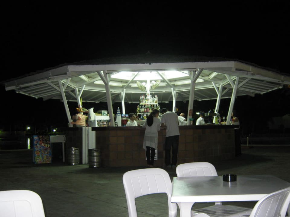 Offene Bar bei Abendanimation Grand Palladium White Island Resort & Spa