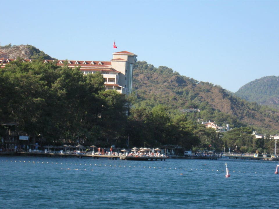 Вид с пирса отеля на соседний марес Grand Yazici Club Marmaris Palace