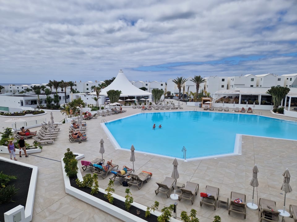 Pool Radisson Blu Resort Lanzarote (Adults Only +16)