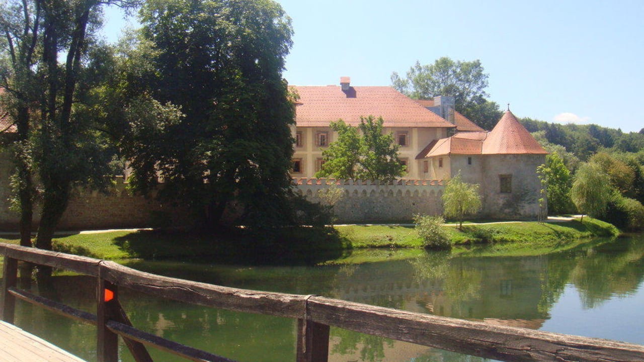 Вид с реки Hotel Grad Otočec