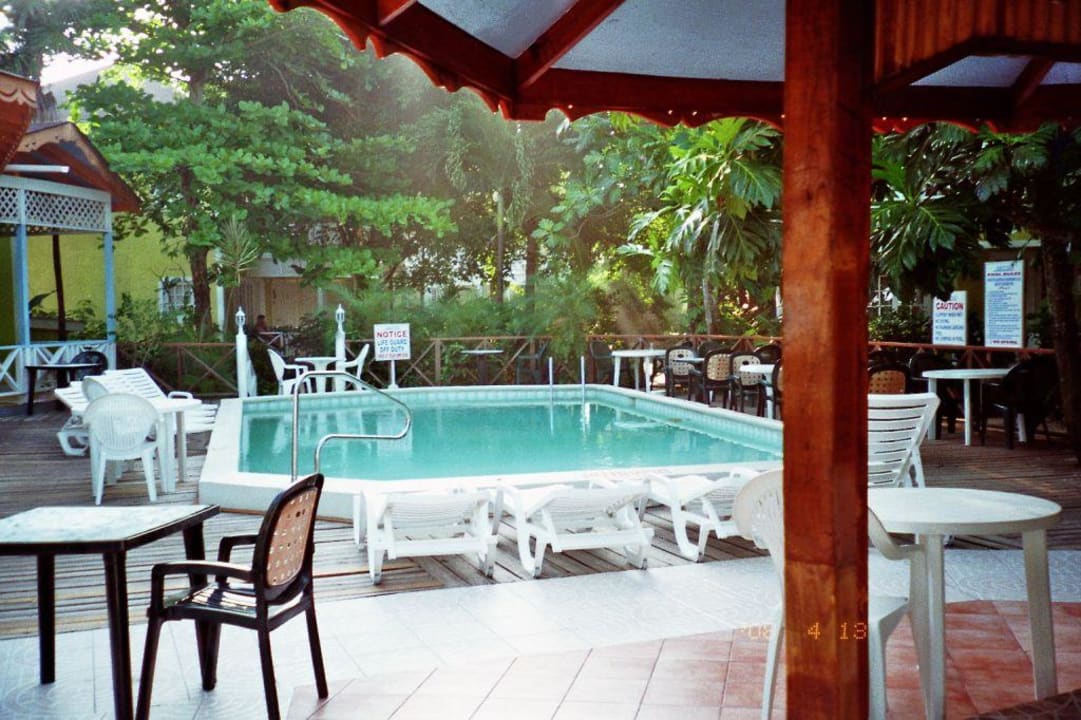 Hotelpool Merril's Beach Resort II