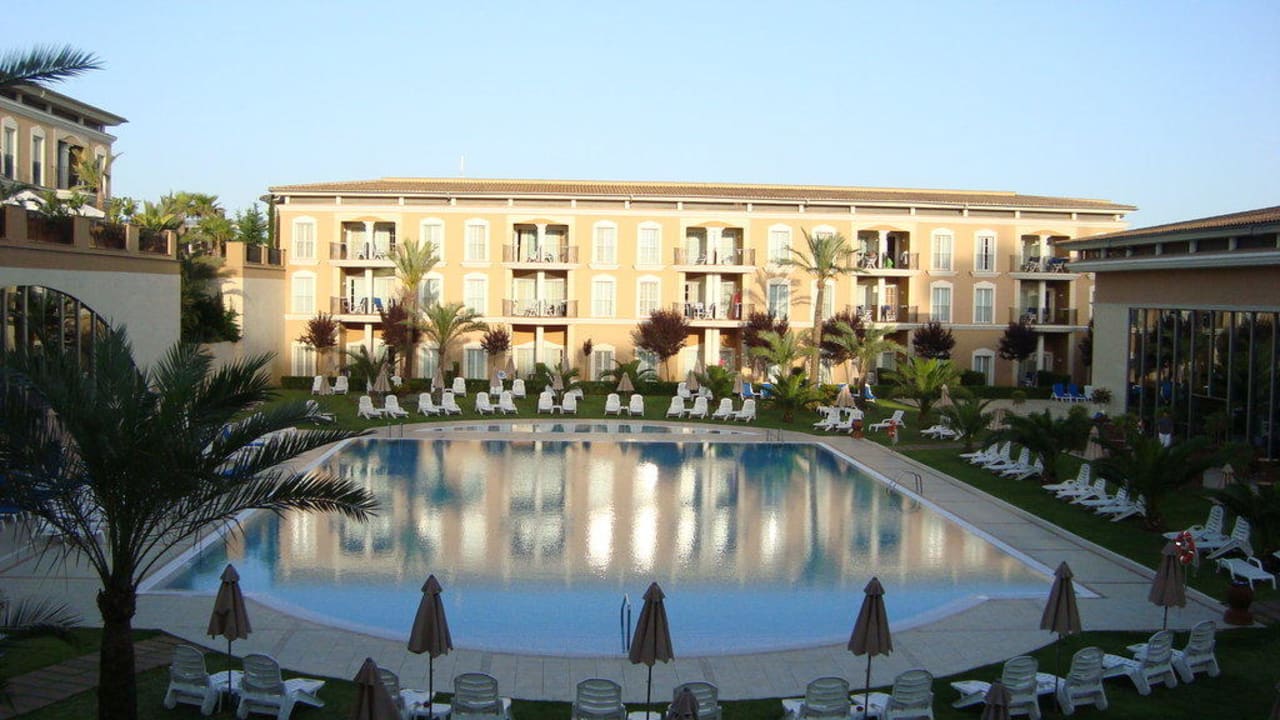 Innenhof mit Pool Grupotel Playa de Palma Suites & Spa