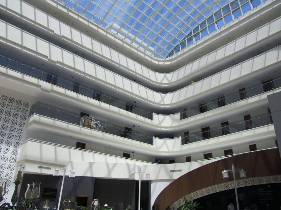 Ausblick nach oben von der Lobby Seaden Sea World Resort & Spa