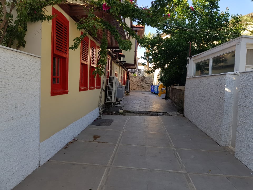 Gartenanlage Elegance East Hotel