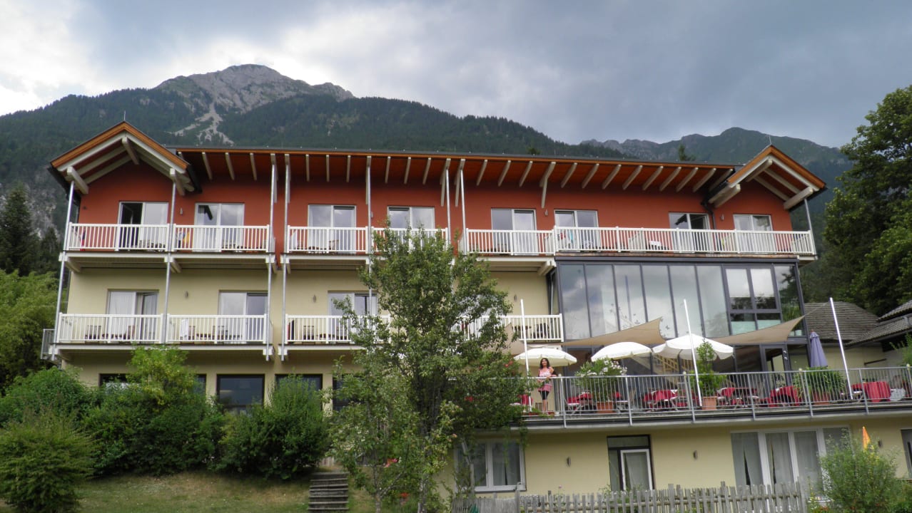 Außenansicht des Hotel mit Terrasse Landhaus Knura