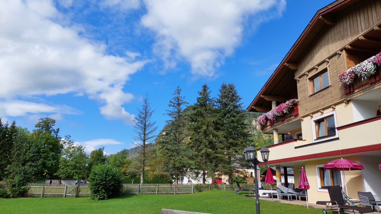 Außenansicht Hotel Bellevue am See