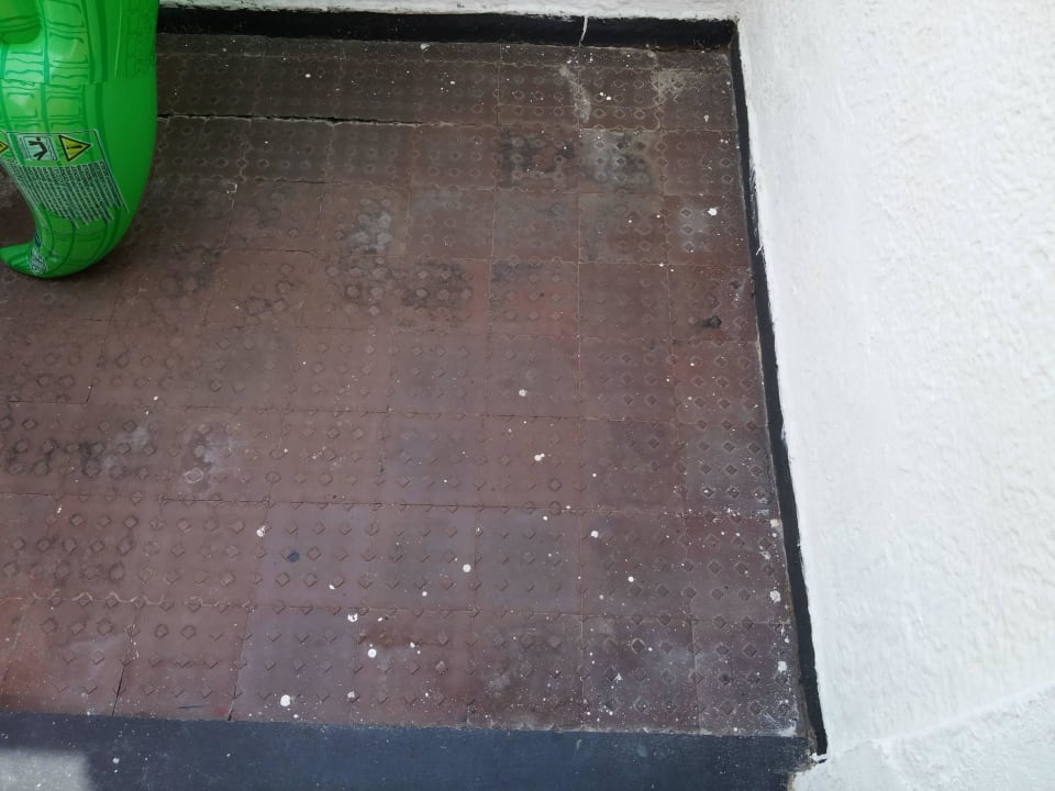 Toller Balkon, schön dreckig Hotel Marina Club