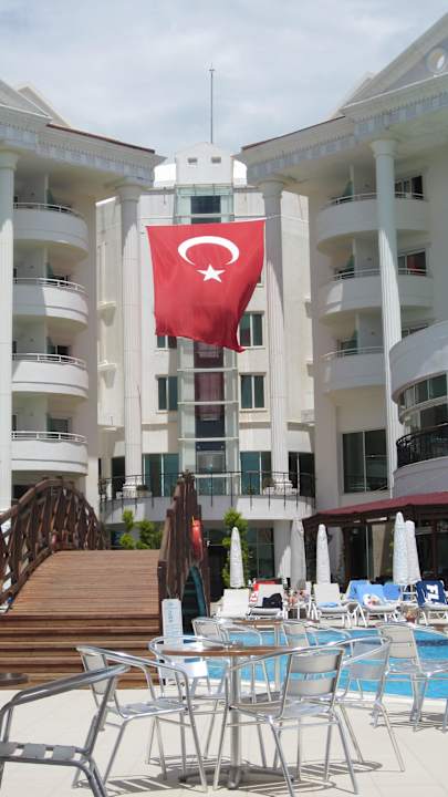 Türkischer Feiertag, überall Flaggen Roma Beach Resort & Spa 16+ Adult Only