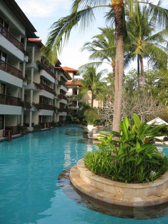 Lagune auf Rückseite vom Hotel The Laguna A Luxury Collection Resort & Spa