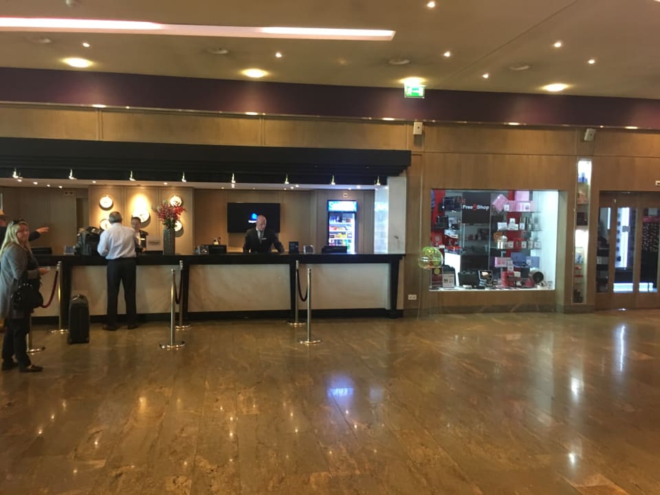 Lobby Hilton Zurich Airport