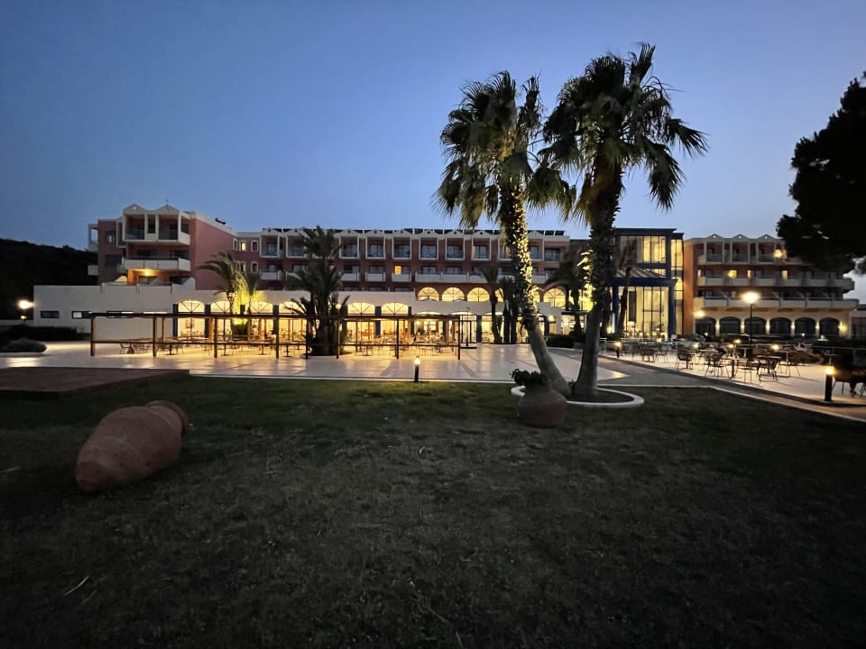 Außenansicht Kresten Palace Hotel