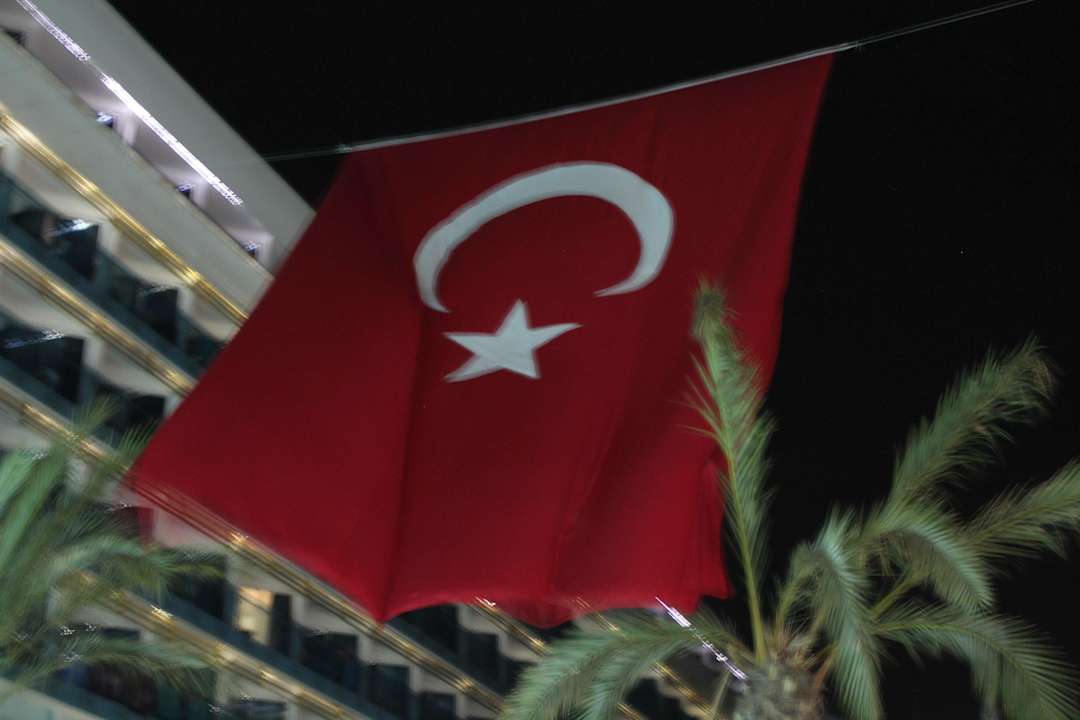 Türkei-Flagge am Nationalfeiertag Vikingen Infinity Resort & Spa