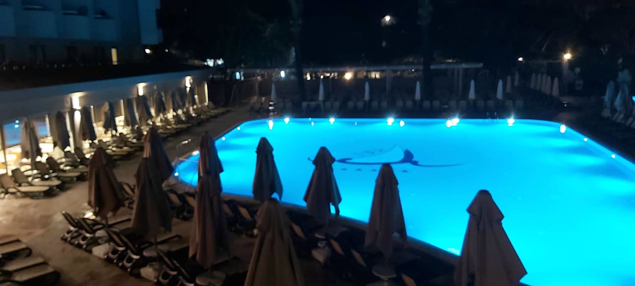 Pool Side Breeze Hotel