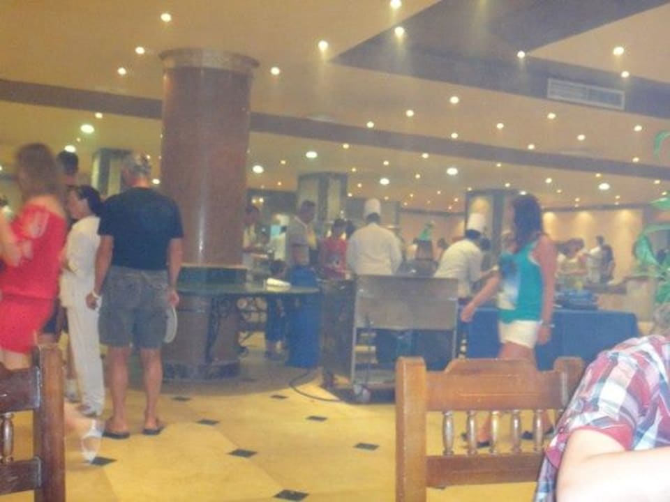 Очередь за едой. Дым в ресторане. Riviera Aqua Park Resort