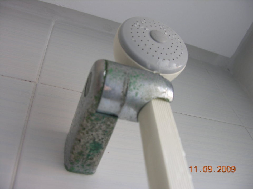 Duschkopfhalterung defekt und verschimmelt THB Gran Bahía